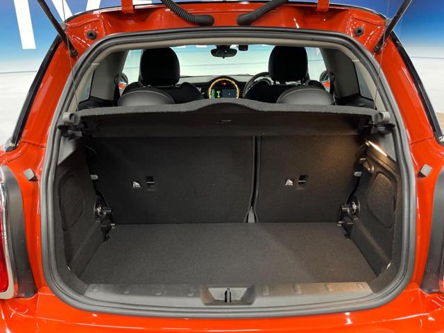 MINI クーパー 3ドア LEDライトパッケージ カメラ/パーキングサポートパッケージ ペッパーパッケージ 合皮シート 純正HDDナビ インテリジェントセーフティ コンフォートアクセス デュアルオートエアコン(12枚目)