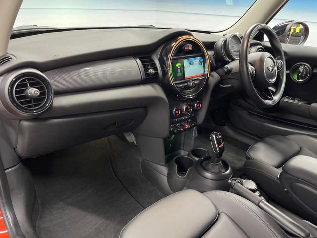 MINI クーパー 3ドア LEDライトパッケージ カメラ/パーキングサポートパッケージ ペッパーパッケージ 合皮シート 純正HDDナビ インテリジェントセーフティ コンフォートアクセス デュアルオートエアコン(37枚目)