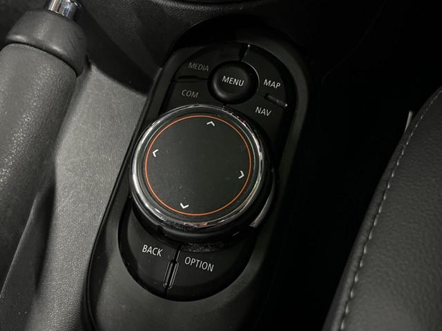 MINI クーパー 3ドア LEDライトパッケージ カメラ/パーキングサポートパッケージ ペッパーパッケージ 合皮シート 純正HDDナビ インテリジェントセーフティ コンフォートアクセス デュアルオートエアコン(43枚目)