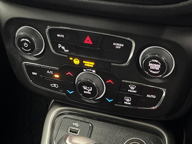 ジープ・コンパス スポーツ　クルーズコントロール　ディスプレイオーディオ　純正１６インチアルミ　Ｂｌｕｅｔｏｏｔｈ　デュアルオートエアコン　コーナーセンサー　ＥＴＣ（7枚目）