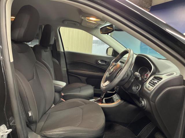 ジープ・コンパス スポーツ　クルーズコントロール　ディスプレイオーディオ　純正１６インチアルミ　Ｂｌｕｅｔｏｏｔｈ　デュアルオートエアコン　コーナーセンサー　ＥＴＣ（9枚目）