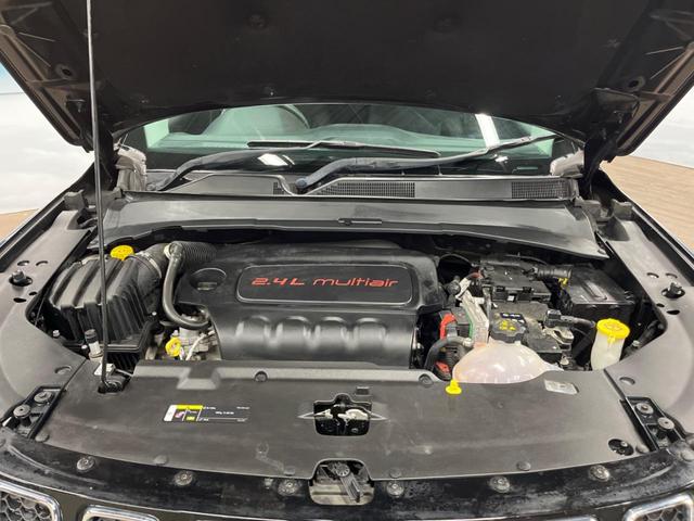 ジープ・コンパス スポーツ　クルーズコントロール　ディスプレイオーディオ　純正１６インチアルミ　Ｂｌｕｅｔｏｏｔｈ　デュアルオートエアコン　コーナーセンサー　ＥＴＣ（19枚目）