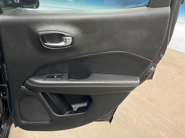 ジープ・コンパス スポーツ　クルーズコントロール　ディスプレイオーディオ　純正１６インチアルミ　Ｂｌｕｅｔｏｏｔｈ　デュアルオートエアコン　コーナーセンサー　ＥＴＣ（34枚目）