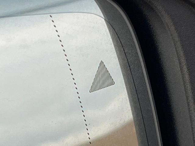 ジープ・グランドチェロキー リミテッド　純正ナビ　地デジ　リアビューカメラ　アダプティブクルーズコントロール　ブラインドスポットモニター　ベンチレーション　純正１８インチアルミ　パワーバックドア　ＨＩＤヘッドランプ　ＡＬＰＩＮＥ製サウンド（6枚目）