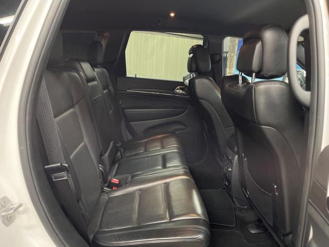 ジープ・グランドチェロキー リミテッド　純正ナビ　地デジ　リアビューカメラ　アダプティブクルーズコントロール　ブラインドスポットモニター　ベンチレーション　純正１８インチアルミ　パワーバックドア　ＨＩＤヘッドランプ　ＡＬＰＩＮＥ製サウンド（10枚目）