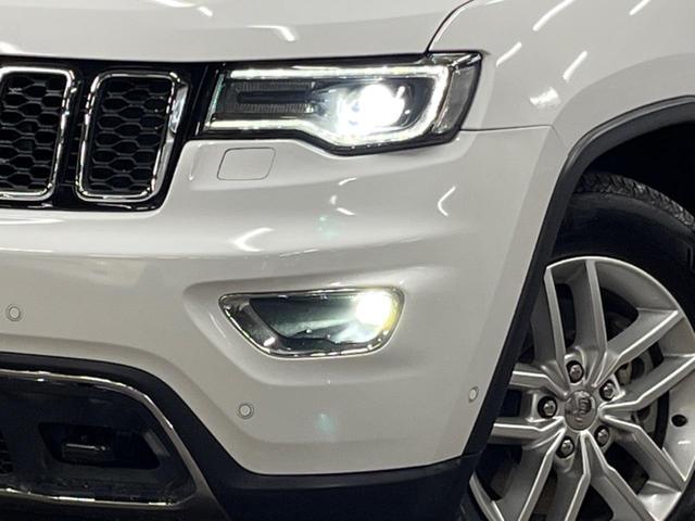 ジープ・グランドチェロキー リミテッド　純正ナビ　地デジ　リアビューカメラ　アダプティブクルーズコントロール　ブラインドスポットモニター　ベンチレーション　純正１８インチアルミ　パワーバックドア　ＨＩＤヘッドランプ　ＡＬＰＩＮＥ製サウンド（13枚目）