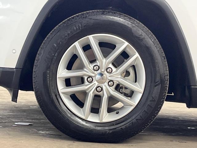 ジープ・グランドチェロキー リミテッド　純正ナビ　地デジ　リアビューカメラ　アダプティブクルーズコントロール　ブラインドスポットモニター　ベンチレーション　純正１８インチアルミ　パワーバックドア　ＨＩＤヘッドランプ　ＡＬＰＩＮＥ製サウンド（38枚目）