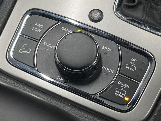 ジープ・グランドチェロキー リミテッド　純正ナビ　地デジ　リアビューカメラ　アダプティブクルーズコントロール　ブラインドスポットモニター　ベンチレーション　純正１８インチアルミ　パワーバックドア　ＨＩＤヘッドランプ　ＡＬＰＩＮＥ製サウンド（52枚目）