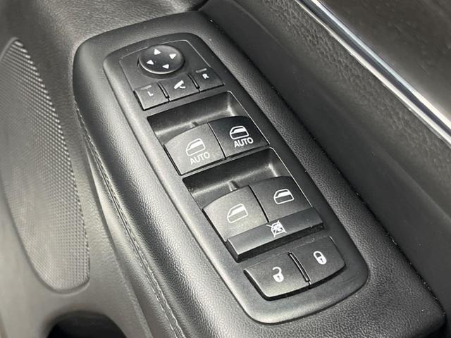 ジープ・グランドチェロキー リミテッド　純正ナビ　地デジ　リアビューカメラ　アダプティブクルーズコントロール　ブラインドスポットモニター　ベンチレーション　純正１８インチアルミ　パワーバックドア　ＨＩＤヘッドランプ　ＡＬＰＩＮＥ製サウンド（61枚目）