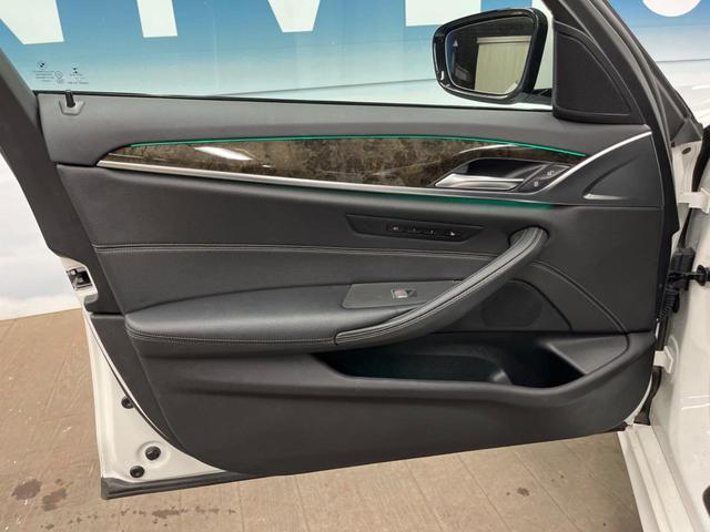 5シリーズ 540i xDrive Mスポーツ イノベーションパッケージ コンフォートパッケージ 純正ナビ 3Dビューカメラ フルセグ アクティブクルーズコントロール パークディスタンスコントロール 黒革シート シートヒーター パワーシート ETC(31枚目)