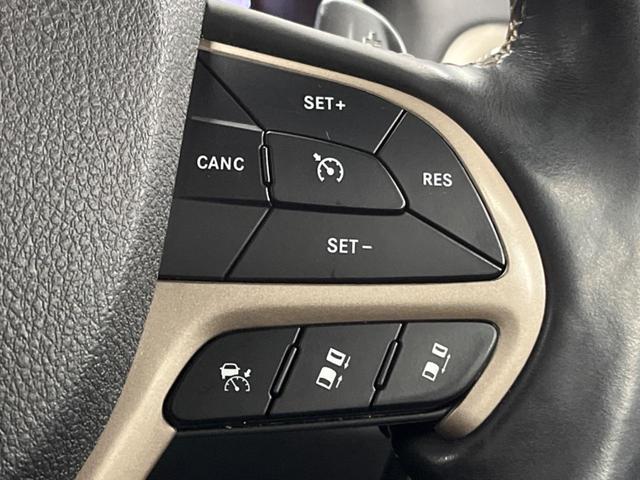 ジープ・グランドチェロキー リミテッド　純正ナビ　リアビューカメラ　アダプティブクルーズコントロール　パークセンサー　ブラインドスポットモニター　黒革シート　シートヒーター　パワーシート　フルセグＴＶ　ＥＴＣ　Ｂｌｕｅｔｏｏｔｈ（7枚目）