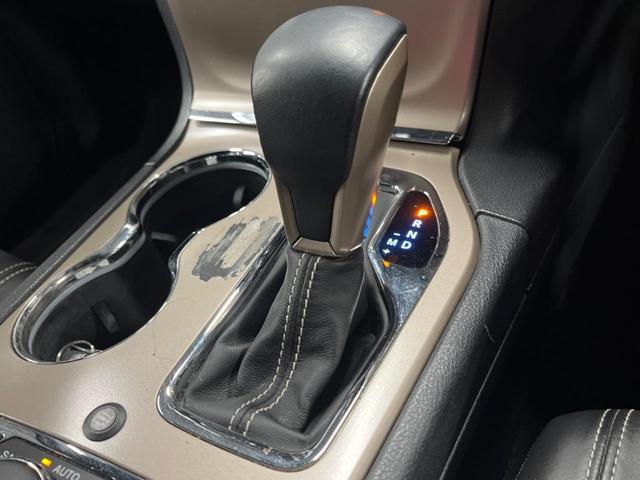 ジープ・グランドチェロキー リミテッド　純正ナビ　リアビューカメラ　アダプティブクルーズコントロール　パークセンサー　ブラインドスポットモニター　黒革シート　シートヒーター　パワーシート　フルセグＴＶ　ＥＴＣ　Ｂｌｕｅｔｏｏｔｈ（12枚目）