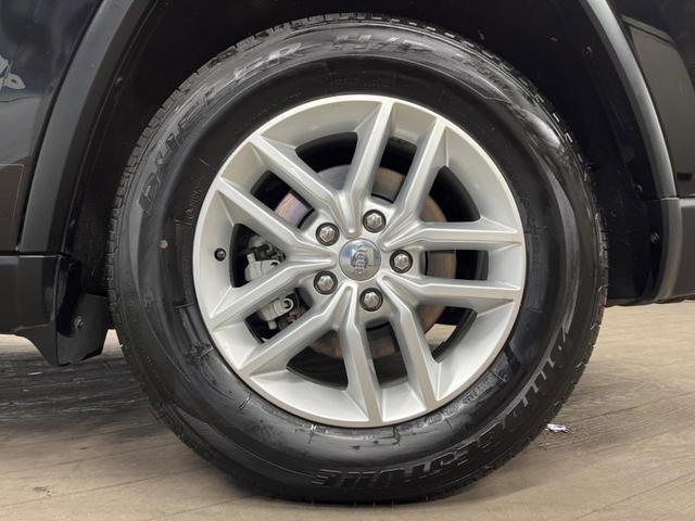 ジープ・グランドチェロキー リミテッド　純正ナビ　リアビューカメラ　アダプティブクルーズコントロール　パークセンサー　ブラインドスポットモニター　黒革シート　シートヒーター　パワーシート　フルセグＴＶ　ＥＴＣ　Ｂｌｕｅｔｏｏｔｈ（31枚目）