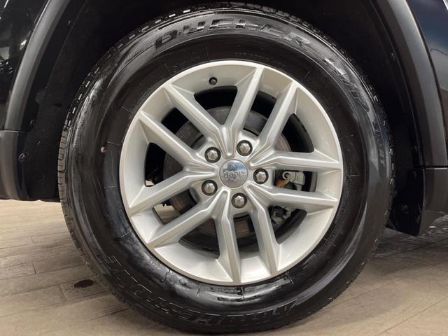 ジープ・グランドチェロキー リミテッド　純正ナビ　リアビューカメラ　アダプティブクルーズコントロール　パークセンサー　ブラインドスポットモニター　黒革シート　シートヒーター　パワーシート　フルセグＴＶ　ＥＴＣ　Ｂｌｕｅｔｏｏｔｈ（32枚目）