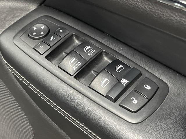 ジープ・グランドチェロキー リミテッド　純正ナビ　リアビューカメラ　アダプティブクルーズコントロール　パークセンサー　ブラインドスポットモニター　黒革シート　シートヒーター　パワーシート　フルセグＴＶ　ＥＴＣ　Ｂｌｕｅｔｏｏｔｈ（48枚目）