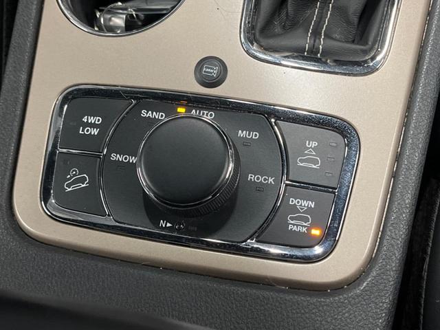 ジープ・グランドチェロキー リミテッド　純正ナビ　リアビューカメラ　アダプティブクルーズコントロール　パークセンサー　ブラインドスポットモニター　黒革シート　シートヒーター　パワーシート　フルセグＴＶ　ＥＴＣ　Ｂｌｕｅｔｏｏｔｈ（63枚目）