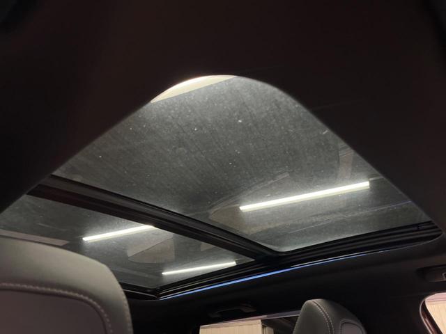 ●サンルーフ：開放感たっぷりの希少装備、サンルーフが装着されています！車内に明かりを取り入れたり景色を楽しむ以外にも、車内の空気も簡単に換気できて快適です！