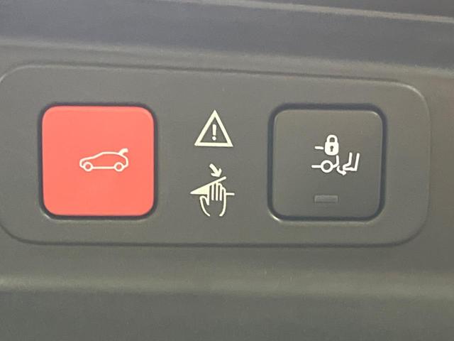 ●電動リアゲート：ワンタッチでリアゲートの開閉ができ、荷物などで両手が塞がっている状態でも簡単に開閉ができる便利機能です。