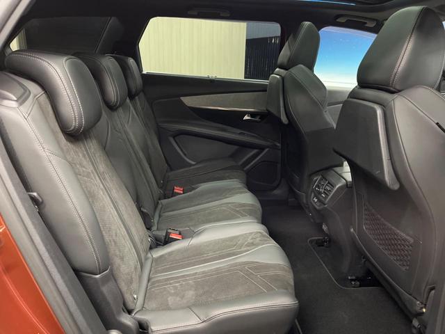 ●後部座席も気になるようなキズ・汚れやへたり等、大きなダメージはなく、良好な状態です。