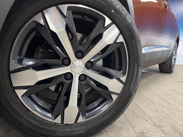 ●純正１８インチアルミホイール：輸入車ならではの卓越した走りを支えるホイールと足回りです！日本車の走りに慣れている方にもぜひ体感して頂きたいほど、高いレベルでまとまっています！