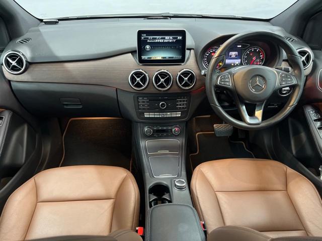 Ｂクラス Ｂ１８０　サンルーフ　茶革シート　ベーシックパッケージプラス　レーダーセーフティパッケージ　純正ナビ　バックカメラ　ディストロニック　シートヒーター　メモリー付パワーシート　ＬＥＤヘッドランプ　パークトロニック（2枚目）