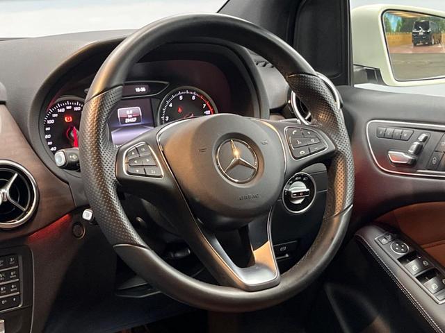 Ｂクラス Ｂ１８０　サンルーフ　茶革シート　ベーシックパッケージプラス　レーダーセーフティパッケージ　純正ナビ　バックカメラ　ディストロニック　シートヒーター　メモリー付パワーシート　ＬＥＤヘッドランプ　パークトロニック（12枚目）