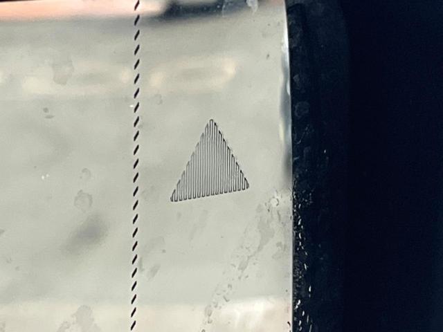 ジープ・ラングラーアンリミテッド サハラ　革シート　Ｕコネクトナビ　ＡｐｐｌｅＣａｒＰｌａｙ　フルセグＴＶ　Ｂｌｕｅｔｏｏｔｈ　バックカメラ　アクティブクルーズコントロール　ブラインドスポット　ＬＥＤヘッドランプ　ステアリングヒーター（8枚目）