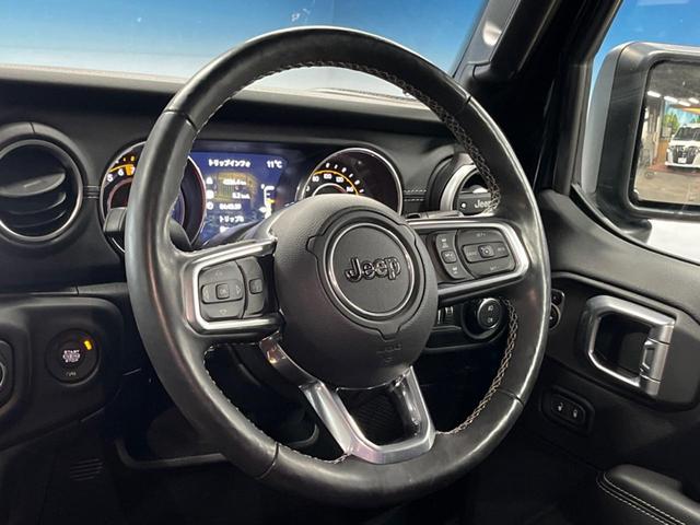 ジープ・ラングラーアンリミテッド サハラ　革シート　Ｕコネクトナビ　ＡｐｐｌｅＣａｒＰｌａｙ　フルセグＴＶ　Ｂｌｕｅｔｏｏｔｈ　バックカメラ　アクティブクルーズコントロール　ブラインドスポット　ＬＥＤヘッドランプ　ステアリングヒーター（11枚目）