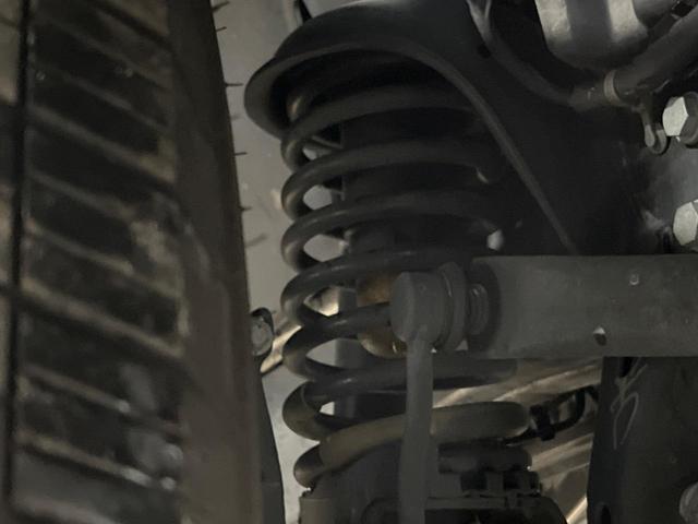 ジープ・ラングラーアンリミテッド サハラ　革シート　Ｕコネクトナビ　ＡｐｐｌｅＣａｒＰｌａｙ　フルセグＴＶ　Ｂｌｕｅｔｏｏｔｈ　バックカメラ　アクティブクルーズコントロール　ブラインドスポット　ＬＥＤヘッドランプ　ステアリングヒーター（21枚目）