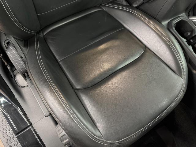 ジープ・ラングラーアンリミテッド サハラ　革シート　Ｕコネクトナビ　ＡｐｐｌｅＣａｒＰｌａｙ　フルセグＴＶ　Ｂｌｕｅｔｏｏｔｈ　バックカメラ　アクティブクルーズコントロール　ブラインドスポット　ＬＥＤヘッドランプ　ステアリングヒーター（36枚目）