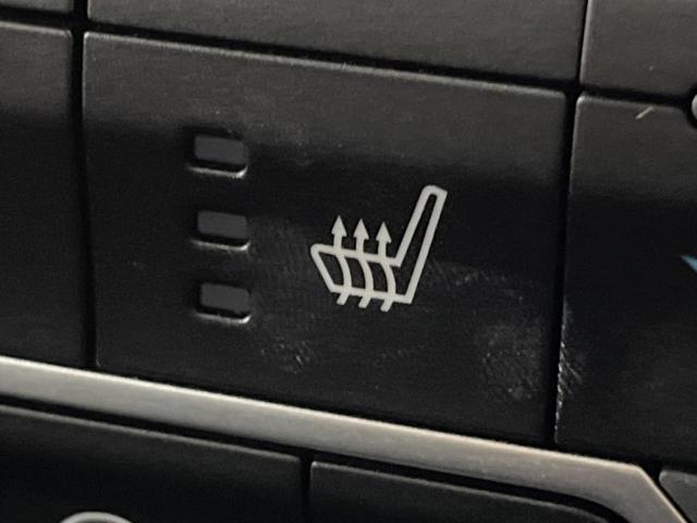 ジープ・ラングラーアンリミテッド サハラ　革シート　Ｕコネクトナビ　ＡｐｐｌｅＣａｒＰｌａｙ　フルセグＴＶ　Ｂｌｕｅｔｏｏｔｈ　バックカメラ　アクティブクルーズコントロール　ブラインドスポット　ＬＥＤヘッドランプ　ステアリングヒーター（45枚目）