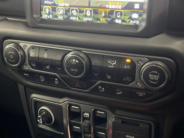 ジープ・ラングラーアンリミテッド サハラ　革シート　Ｕコネクトナビ　ＡｐｐｌｅＣａｒＰｌａｙ　フルセグＴＶ　Ｂｌｕｅｔｏｏｔｈ　バックカメラ　アクティブクルーズコントロール　ブラインドスポット　ＬＥＤヘッドランプ　ステアリングヒーター（46枚目）