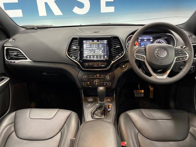 ジープ・チェロキー Ｓ－モデル　特別仕様車　黒革シート　シートベンチレーション　アダプティブクルーズコントロール　ブラインドスポットアシスト　純正ナビ　バックカメラ　シートヒーター　パワーシート　電動リアゲート　ＬＥＤヘッドライト（2枚目）