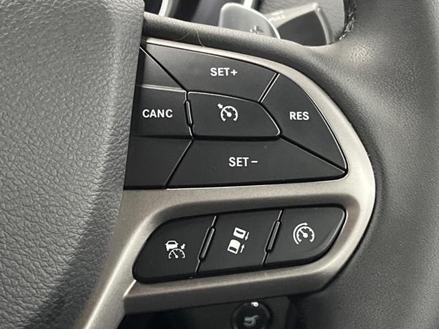 ジープ・チェロキー Ｓ－モデル　特別仕様車　黒革シート　シートベンチレーション　アダプティブクルーズコントロール　ブラインドスポットアシスト　純正ナビ　バックカメラ　シートヒーター　パワーシート　電動リアゲート　ＬＥＤヘッドライト（7枚目）