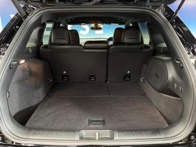 ジープ・チェロキー Ｓ－モデル　特別仕様車　黒革シート　シートベンチレーション　アダプティブクルーズコントロール　ブラインドスポットアシスト　純正ナビ　バックカメラ　シートヒーター　パワーシート　電動リアゲート　ＬＥＤヘッドライト（12枚目）