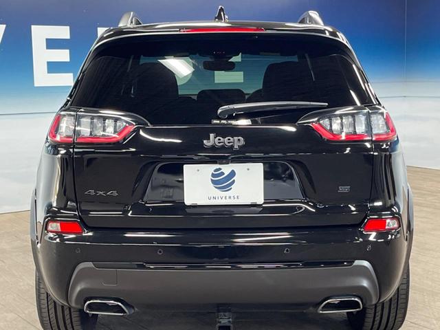 ジープ・チェロキー Ｓ－モデル　特別仕様車　黒革シート　シートベンチレーション　アダプティブクルーズコントロール　ブラインドスポットアシスト　純正ナビ　バックカメラ　シートヒーター　パワーシート　電動リアゲート　ＬＥＤヘッドライト（16枚目）