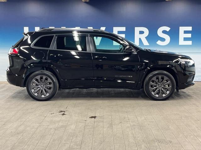 ジープ・チェロキー Ｓ－モデル　特別仕様車　黒革シート　シートベンチレーション　アダプティブクルーズコントロール　ブラインドスポットアシスト　純正ナビ　バックカメラ　シートヒーター　パワーシート　電動リアゲート　ＬＥＤヘッドライト（25枚目）