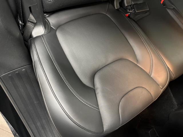 ジープ・チェロキー Ｓ－モデル　特別仕様車　黒革シート　シートベンチレーション　アダプティブクルーズコントロール　ブラインドスポットアシスト　純正ナビ　バックカメラ　シートヒーター　パワーシート　電動リアゲート　ＬＥＤヘッドライト（33枚目）