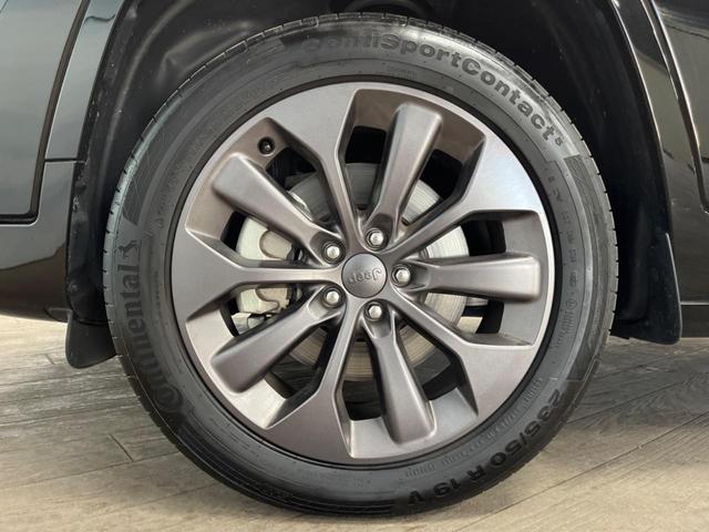 ジープ・チェロキー Ｓ－モデル　特別仕様車　黒革シート　シートベンチレーション　アダプティブクルーズコントロール　ブラインドスポットアシスト　純正ナビ　バックカメラ　シートヒーター　パワーシート　電動リアゲート　ＬＥＤヘッドライト（35枚目）