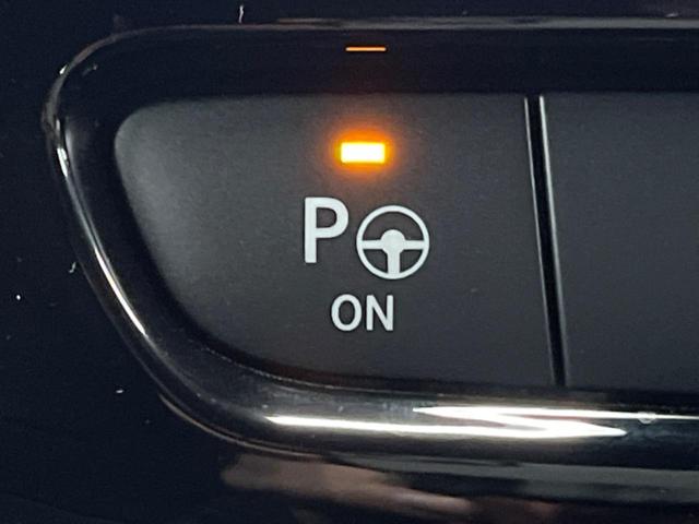 ジープ・チェロキー Ｓ－モデル　特別仕様車　黒革シート　シートベンチレーション　アダプティブクルーズコントロール　ブラインドスポットアシスト　純正ナビ　バックカメラ　シートヒーター　パワーシート　電動リアゲート　ＬＥＤヘッドライト（45枚目）