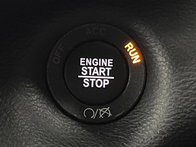 ジープ・チェロキー Ｓ－モデル　特別仕様車　黒革シート　シートベンチレーション　アダプティブクルーズコントロール　ブラインドスポットアシスト　純正ナビ　バックカメラ　シートヒーター　パワーシート　電動リアゲート　ＬＥＤヘッドライト（56枚目）