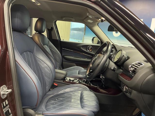 ＭＩＮＩ クーパーＤ　クラブマン　格子ステッチ入り革シートセット　ペッパーパッケージ　アクティブクルーズコントロール　シートヒーター　パワーシート　純正ナビ　バックカメラ　インテリジェントセーフティ　純正黒塗装ＡＷ　ＬＥＤヘッドライト（9枚目）