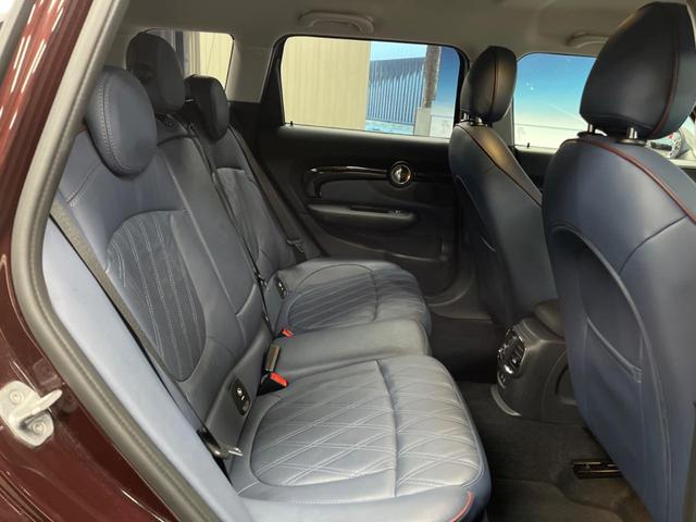 ＭＩＮＩ クーパーＤ　クラブマン　格子ステッチ入り革シートセット　ペッパーパッケージ　アクティブクルーズコントロール　シートヒーター　パワーシート　純正ナビ　バックカメラ　インテリジェントセーフティ　純正黒塗装ＡＷ　ＬＥＤヘッドライト（10枚目）