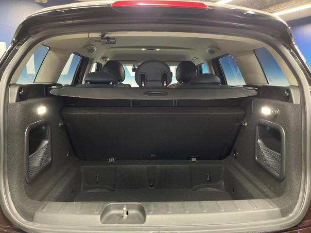 ＭＩＮＩ クーパーＤ　クラブマン　格子ステッチ入り革シートセット　ペッパーパッケージ　アクティブクルーズコントロール　シートヒーター　パワーシート　純正ナビ　バックカメラ　インテリジェントセーフティ　純正黒塗装ＡＷ　ＬＥＤヘッドライト（12枚目）