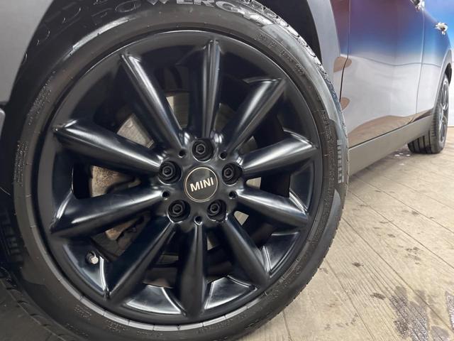 ＭＩＮＩ クーパーＤ　クラブマン　格子ステッチ入り革シートセット　ペッパーパッケージ　アクティブクルーズコントロール　シートヒーター　パワーシート　純正ナビ　バックカメラ　インテリジェントセーフティ　純正黒塗装ＡＷ　ＬＥＤヘッドライト（14枚目）