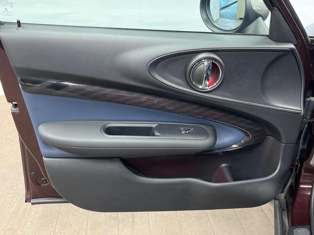 ＭＩＮＩ クーパーＤ　クラブマン　格子ステッチ入り革シートセット　ペッパーパッケージ　アクティブクルーズコントロール　シートヒーター　パワーシート　純正ナビ　バックカメラ　インテリジェントセーフティ　純正黒塗装ＡＷ　ＬＥＤヘッドライト（31枚目）