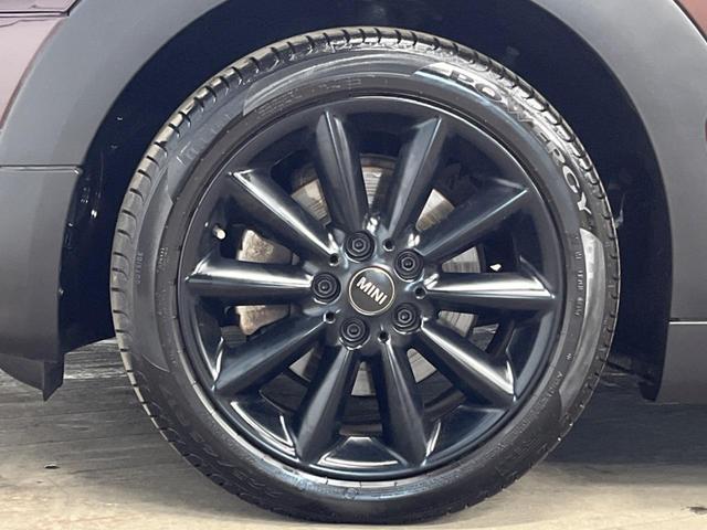 ＭＩＮＩ クーパーＤ　クラブマン　格子ステッチ入り革シートセット　ペッパーパッケージ　アクティブクルーズコントロール　シートヒーター　パワーシート　純正ナビ　バックカメラ　インテリジェントセーフティ　純正黒塗装ＡＷ　ＬＥＤヘッドライト（37枚目）