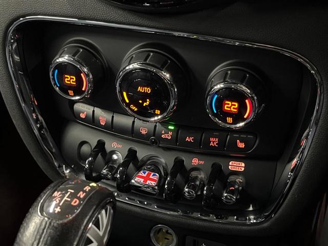 ＭＩＮＩ クーパーＤ　クラブマン　格子ステッチ入り革シートセット　ペッパーパッケージ　アクティブクルーズコントロール　シートヒーター　パワーシート　純正ナビ　バックカメラ　インテリジェントセーフティ　純正黒塗装ＡＷ　ＬＥＤヘッドライト（45枚目）