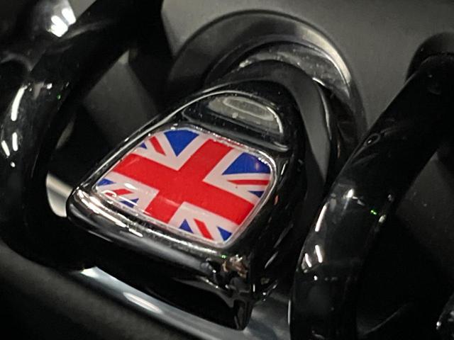 ＭＩＮＩ クーパーＤ　クラブマン　格子ステッチ入り革シートセット　ペッパーパッケージ　アクティブクルーズコントロール　シートヒーター　パワーシート　純正ナビ　バックカメラ　インテリジェントセーフティ　純正黒塗装ＡＷ　ＬＥＤヘッドライト（47枚目）