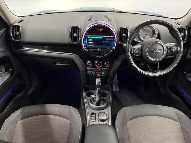 ＭＩＮＩ クーパーＤ　クロスオーバー　ペッパーパッケージ　アダプティブクルーズコントロール　インテリジェントセーフティ　純正ナビ　バックカメラ　純正黒塗装ＡＷ　電動リアゲート　Ｂｌｕｅｔｏｏｔｈ　ＬＥＤヘッドライト　アンビエントライト（2枚目）